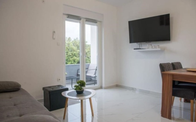 Marin - 200m to the sea - A1