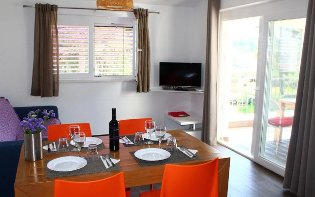 Comfortable Apartment With Roof Terrace and Sea View