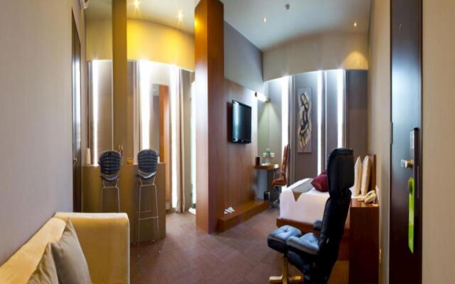 Plan B Hotel