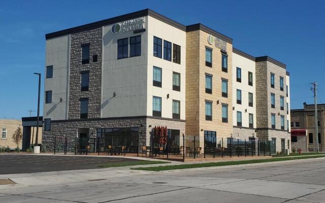 Cobblestone Hotel & Suites - Two Rivers