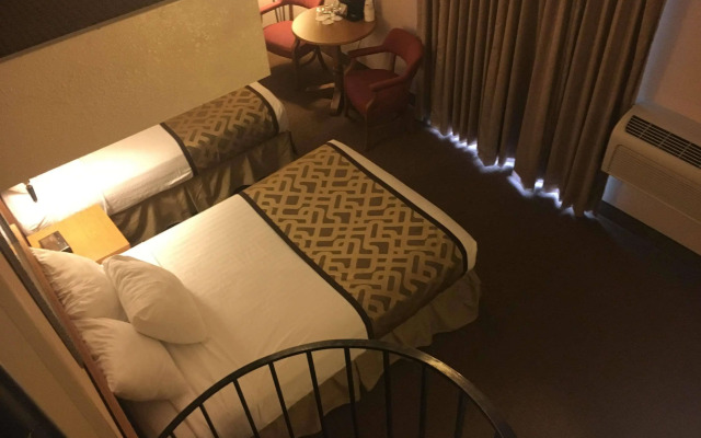 RiverTree Inn & Suites