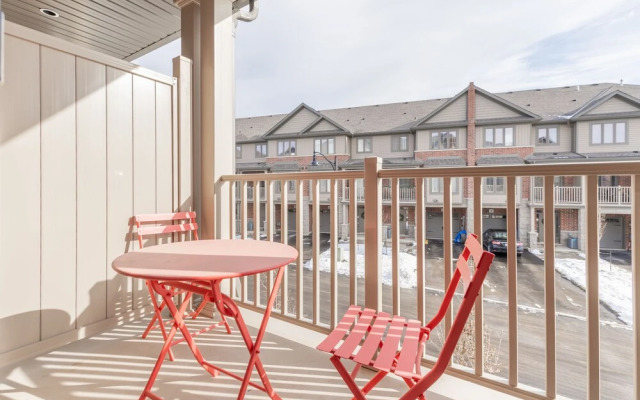 Extravagant Brand New Town House