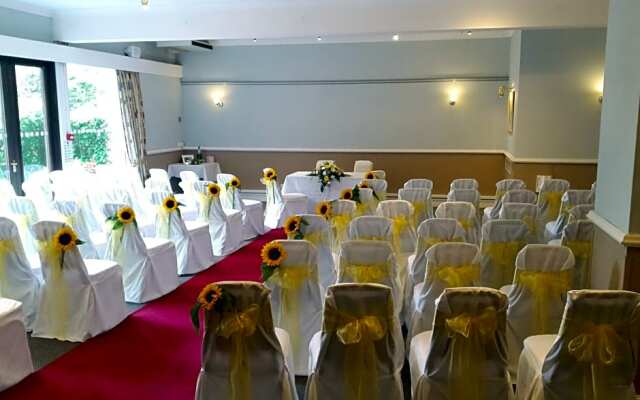Potters Heron Hotel
