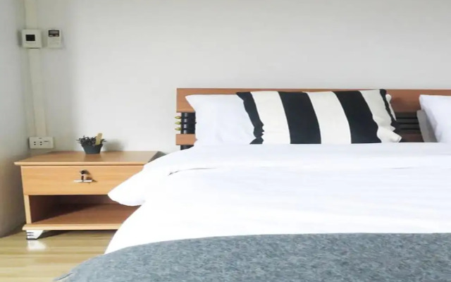 Warm Hug Home & Apartment