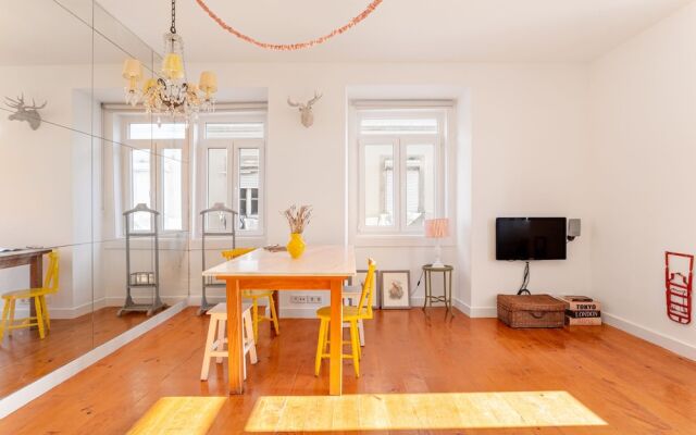 JOIVY Chic 2BR Apt in Bairro Alto, 2mins to São Pedro de Alcântara viewpoint