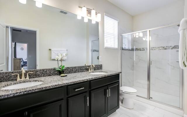 5 Bdrm Gated Golf Community Villa