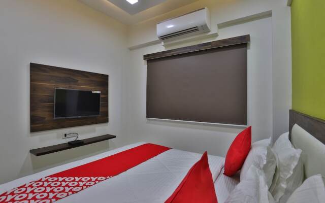 OYO 27930 Hotel Dev Palace