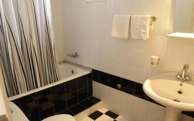 COLONIAL FAMILY apartment #3