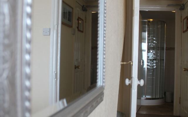 Ashley Hotel