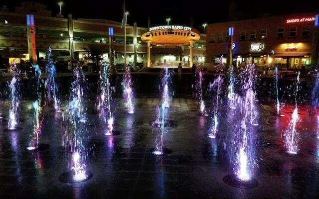 Holiday Inn Rapid City-Rushmore Plaza, an IHG Hotel