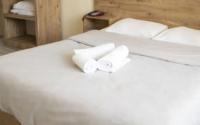 Parlak Otel