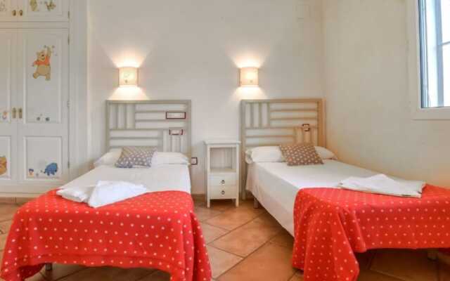 Villa - 5 Bedrooms with Pool - 106414