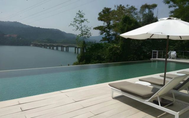 Belum Rainforest Resort