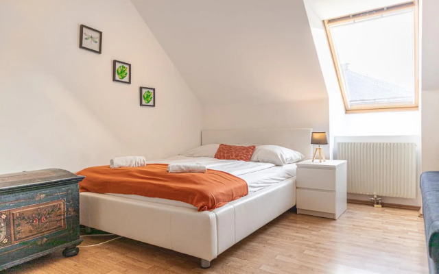 Lovely 2 Apartments - Suitable for Long Stays