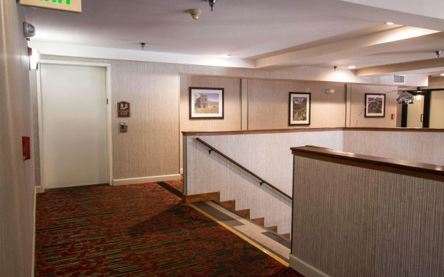 Empieria High Sierra Hotel