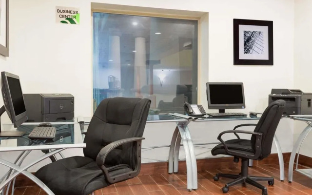 Comfort Suites Downtown