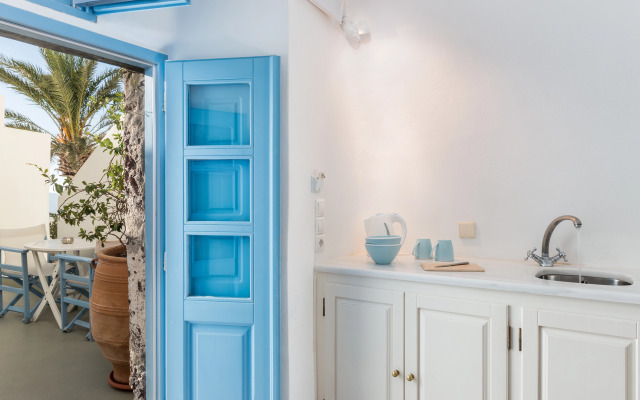 Pantelia Suites