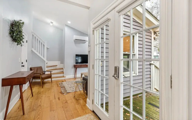 Spacious Apartment Downtown