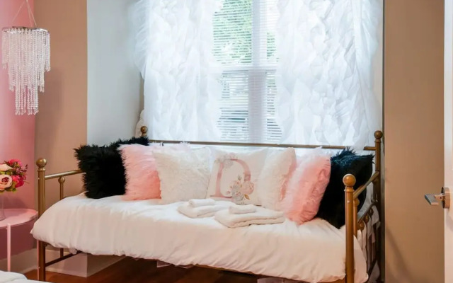 Booking Fast 12 Beds-large Yard