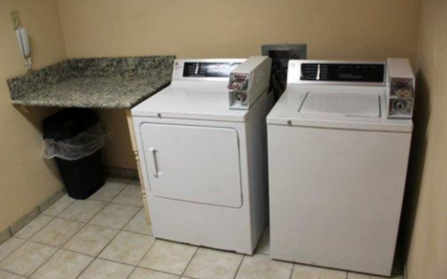 Comfort Inn & Suites Airport Convention Center