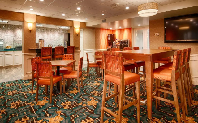 Spark by Hilton Sarasota Siesta Key Gateway