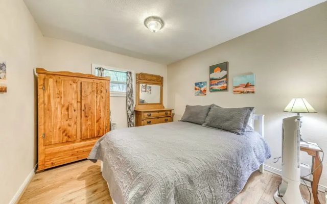 Central Cloudcroft Retreat w/ Wood-burning Stove!