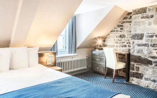 Hotel Louisbourg