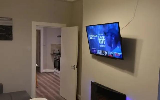 First - Slateford House Apartment