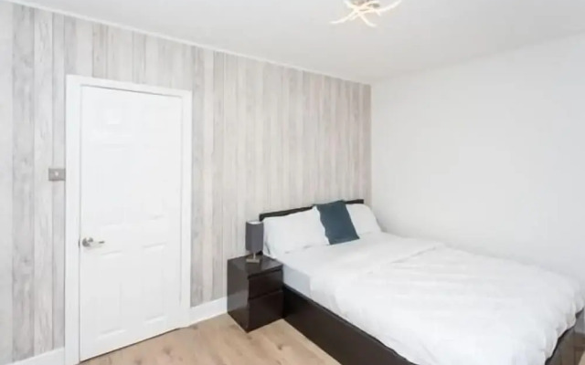 3br-sleeps7-garden-parking