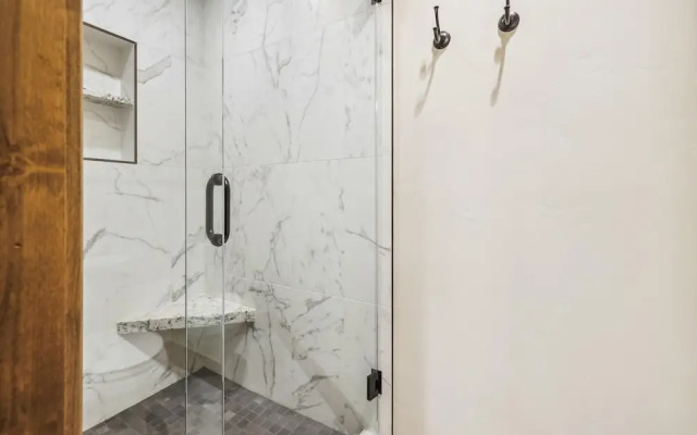 Northwoods 5 Bedroom Home by RedAwning