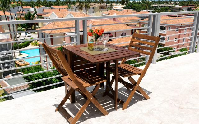 Ducassi Suites Rooftop Pool Beach Club & Spa