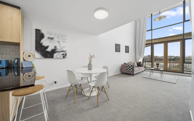 Loft-style CBD 1-bed With Rooftop Terrace & BBQ – Guest Rooms – Canberra