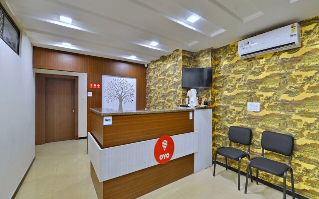 OYO 11523 Crown Club