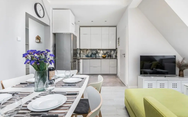 Grodzienska Apartment by Renters