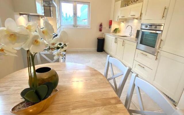 Monart Stylish City Centre Apartment, 2 Bed, sleeps 6