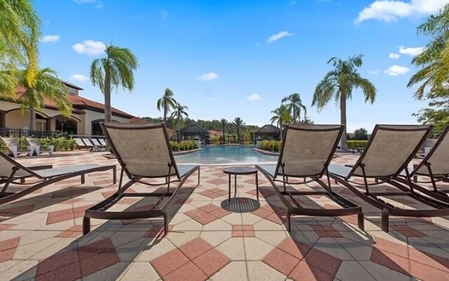 Summer Sparkle 4 Bedroom Home by RedAwning