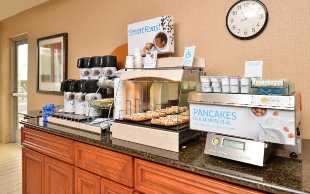 Holiday Inn Express & Suites San Diego Otay Mesa