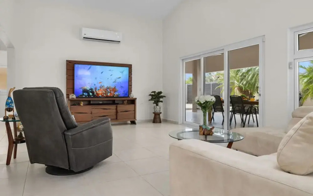 Central 4br3ba Villa w Ocean Views Private Pool