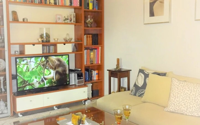 Urban Cosy Flat, 5' Tram/Metro, 2Km From Acropolis