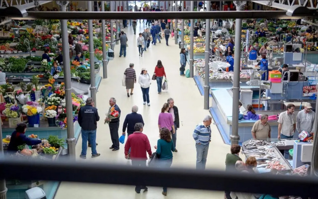 Sea View Apartment by Rent4all