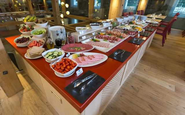Hydrama Grand Hotel
