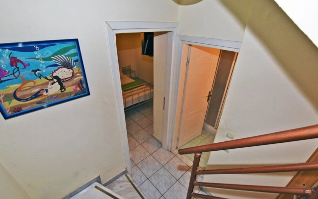 Demi Maisonette