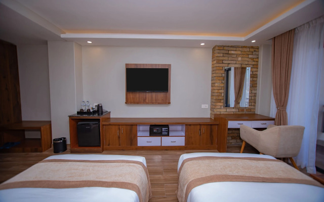 Hotel Pokhara Village & SPA