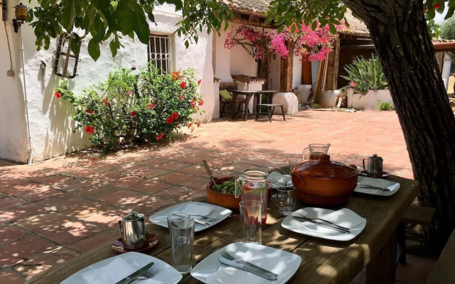 Hotel Rancho Los Lobos