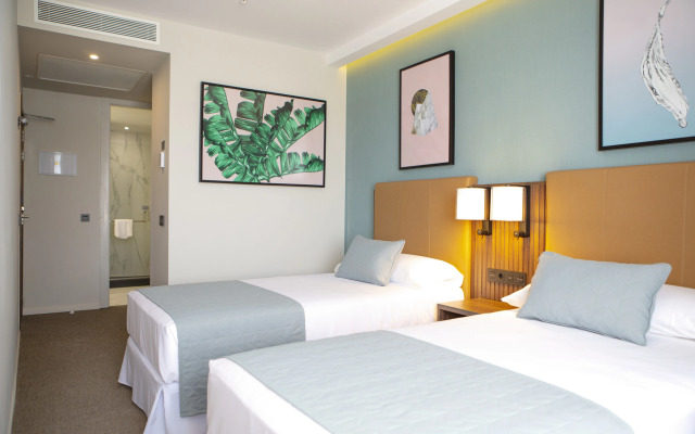 Отель Riu Plaza España