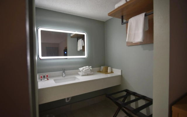Clinton Inn Hotel & Event Center