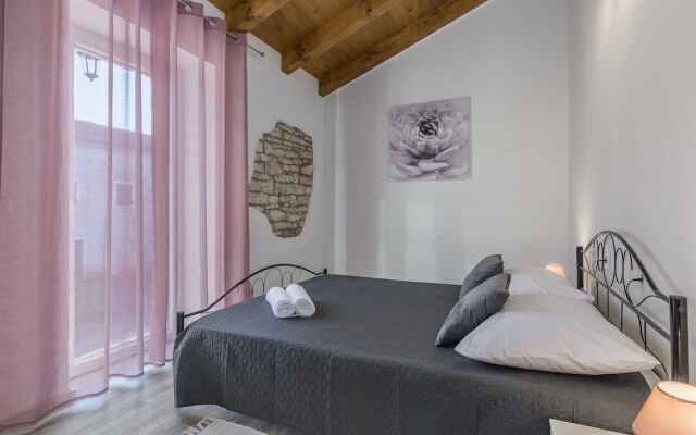 Beautiful Stone House with Large Garden And Private Pool