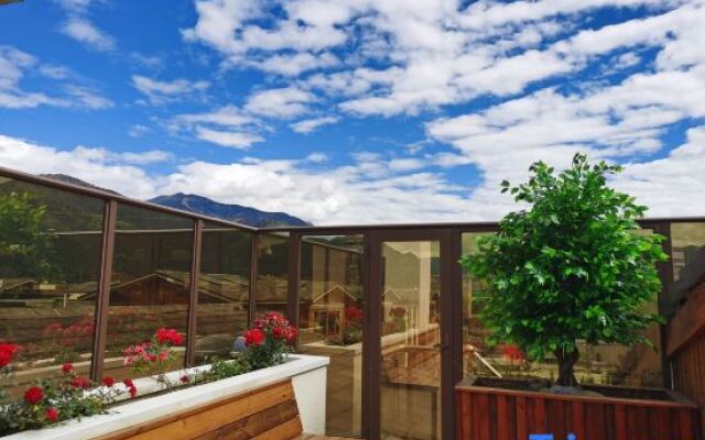 Yiyinju Holiday Hotel