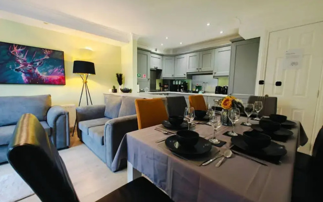 4BR Modern Ormeau House