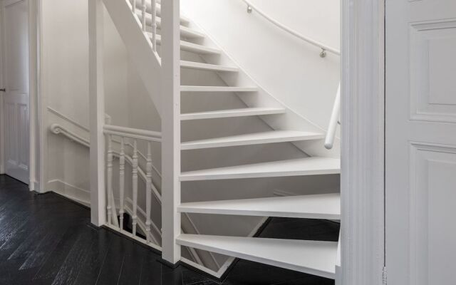 Dina Perla Lodges shared home in museum district